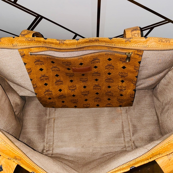 Sold!!Authentic MCM XL Germany tote - Picture 4 of 11